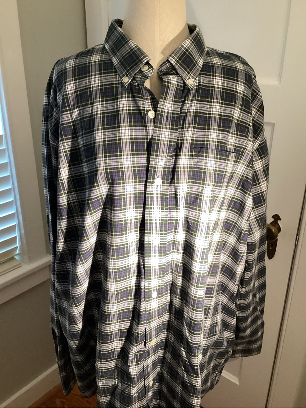 L.L. Bean Men's NO IRON Plaid Button-Down Long Sleeve Shirt Navy Green